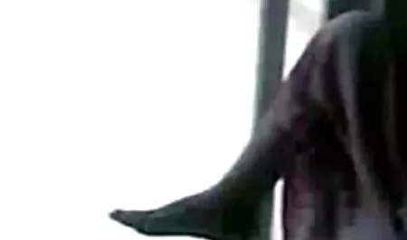 एक गिलास में सह और मेज पर एक साथी मलयालम सेक्सी मूवी