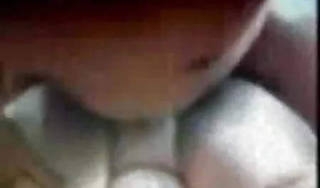 मॉडल ने खुद को पानी पिलाया ताकि उसके निपल्स को उसके कपड़ों के सेक्सी मूवी सेक्स वीडियो नीचे से देखा जा सके