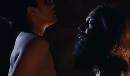 गोरा एक blowjob के साथ शुरू सेक्सी फिल्म की हुआ, और गुदा के साथ समाप्त हुआ
