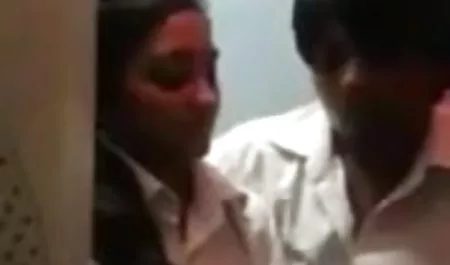 एक आदमी के लिए कामुक कपड़े पहने एडल्ट सेक्सी फिल्म