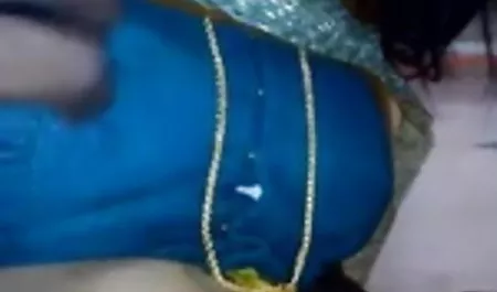 कार्यालय जीवन के करिश्मा कपूर की सेक्सी फिल्म लिए फूहड़