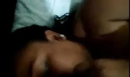 एक बफ सेक्सी मूवी ग्राहक के बजाय - एक बार में तीन