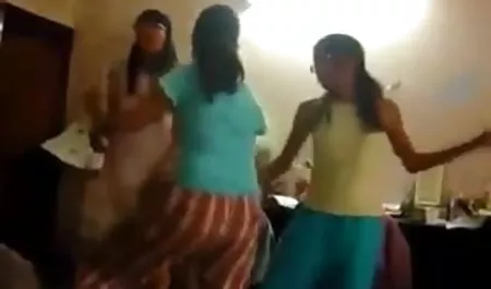 नादिया अली अपनी क्लिट पर वाइब्रेटर को बंद कर देती है सोनाक्षी की सेक्सी मूवी
