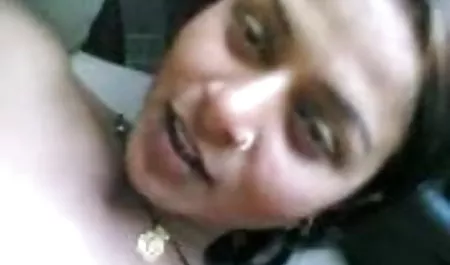 चरम महिला योनि में विभिन्न सब्जियों को भरती सेक्सी कॉमेडी मूवी है