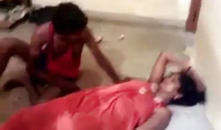 दीदी ने सौतेले बेटे सेक्स वाली मूवी को किस किया
