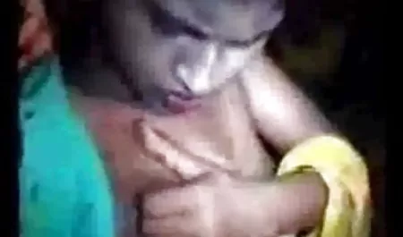 लड़की गुदा परीक्षण से देखने वाली सेक्सी फिल्म गुजरती है