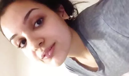 जूल्स स्टर्लिंग एक blowjob देता अंग्रेजी पिक्चर सेक्सी मूवी है और अपने प्रेमी के साथ यौन संबंध रखता है