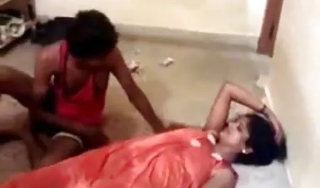 क्रिस्टन कोर्टनी फुल सेक्सी इंग्लिश फिल्म दो चड्डी में गड़बड़