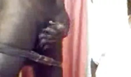 संगीत के लिए एक सेक्सी फिल्म वीडियो कॉम नाइट क्लब में मेजर जमकर थिरके