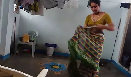 एड्रियाना चेचिक एक मुर्गा हॉट ब्लू सेक्सी निगलता है और गधे में देता है