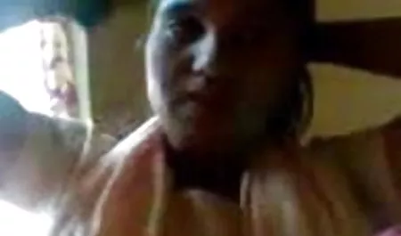 सचिव को सेक्सी फिल्म मद्रासी अपने पैरों को फैलाना पसंद है