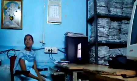 चिकी उसके पैर की उंगलियों बीएफ सेक्सी फुल मूवी को चूस सकती है