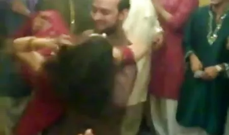 मटर्की मारिको योशिजावा एक जीवंत मुर्गा बन जाता रानी चटर्जी की सेक्सी फिल्म है