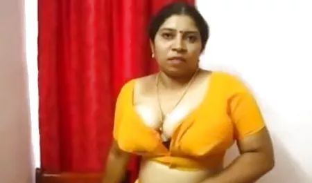 कर्स्टन मूल्य एक कामुक शो में लोगों को चिढ़ाता है फिल्म सेक्सी वाली