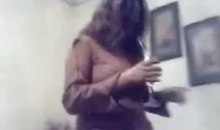 सचिव सिरी कंपनी के हितों में एक व्यवसायी के साथ सोए थे सेक्सी मूवी फुल मूवी