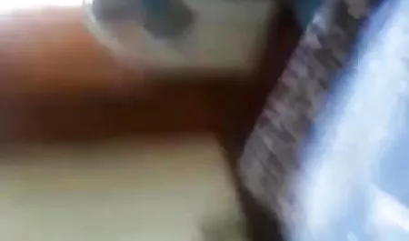 लल्लू लव अपनी आवाज से लोगों हिंदी सेक्सी फिल्म फिल्म को मंत्रमुग्ध कर देता है