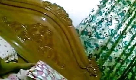 सुंदर लड़की खुद को सेक्सी फिल्म वीडियो चाहिए दुलार करती है