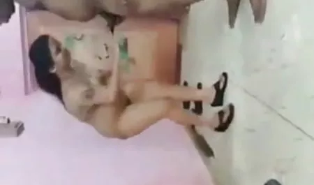 गधे में हिंदी हिंदी सेक्सी फिल्म पाने के लिए निचोड़ा हुआ जीन्स