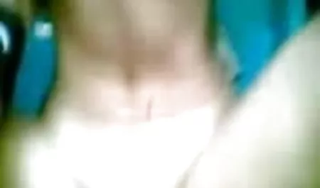 एक आदमी हिंदी फिल्म फिल्म सेक्सी के साथ मज़ा आ रहा है