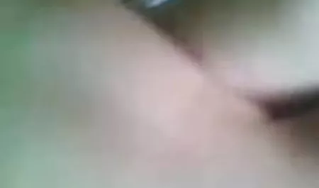 अपने हाथ की हथेली सेक्सी फिल्म नई वाली में आदमी के बीज को झटकना