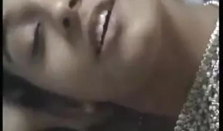 साशा हमें एक फुल सेक्सी मूवी वीडियो में चुंबन देता है!
