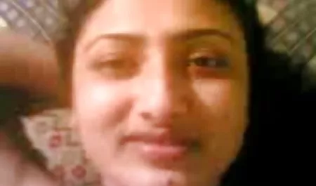 प्रकृति में आराम करने रानी चटर्जी का सेक्सी फिल्म से गधे में एक लड़की होती है