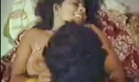 लड़की प्यारी और उसके हाथ की हथेली सेक्सी मूवी पिक्चर हिंदी में सह लेता है