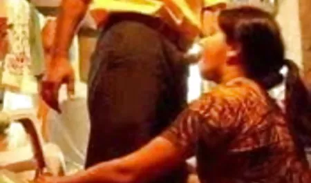 सुनहरे बालों वाली लिज़ एशले बेडरूम में wank हॉट ब्लू सेक्सी के लिए एकांत