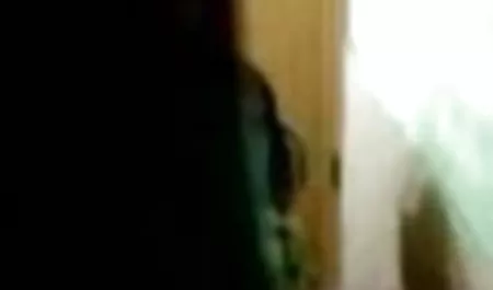 रूसी रेखा की सेक्सी पिक्चर गोरा सोलारियम में हस्तमैथुन करता है