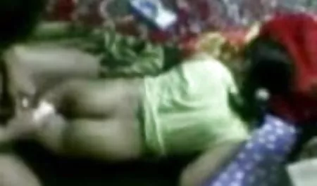जापानी सेक्सी मूवी भेजो को थोड़ी अनसुनी चूत में घुमाया गया