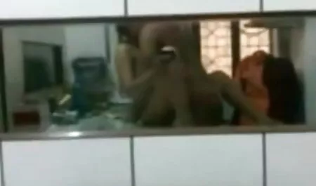 लैला रोज और टिफ़नी थॉम्पसन ने मनोरंजन के लिए सभी वाइब्रेटर को एक सेक्सी हिन्दी पिक्चर फिल्म साथ रखा