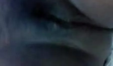 हॉट कपल गड़बड़ हो जाता है सेक्स फिल्म दिखा दो जबकि खड़े
