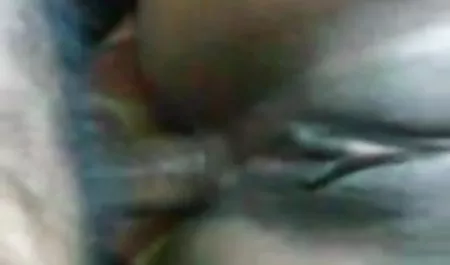 डेनिम बफ सेक्स मूवी शॉर्ट्स में सारा जेसी फ़िंगरिंग