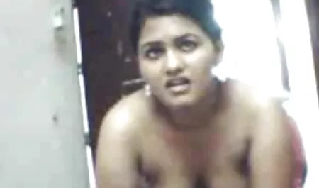 एक बैंगनी डिल्डो के करीना कपूर की सेक्सी वीडियो फिल्म साथ खुद को संतुष्ट करना
