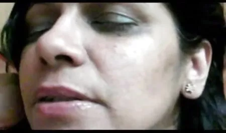 चॉकलेट में लॉलीपॉप के साथ सेक्सी फिल्म वीडियो देखने के लिए लॉलीपॉप होता है