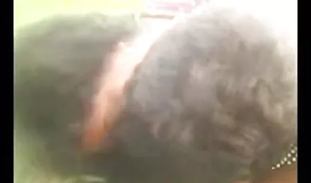 मीठी भारतीय महिला खुशी-खुशी यूरोपीय आत्मसमर्पण हीरो की सेक्सी फिल्म करती है