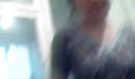 Milf सेक्सी पिक्चर बीपी वीडियो बेटी को डिक निगलना सिखाती है