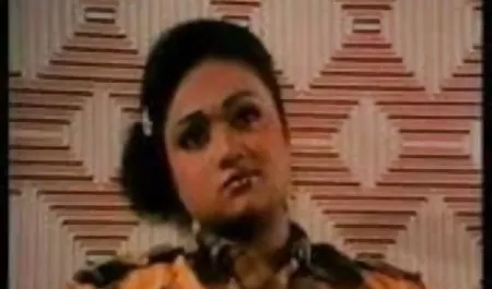 मेरी तहों में योनि को खोजो! सेक्सी फिल्म करने वाली