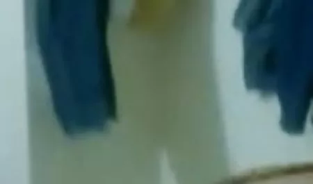 सोफे पर गोरी सेक्सी फिल्म सेक्सी फिल्म वीडियो को संतुष्ट किया