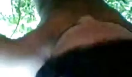 वेश्याओं को सेक्सी फिल्म चाहिए सेक्सी सेक्सी पूल में मज़ा आता है, और फिर घर में एक तांडव शुरू होता है