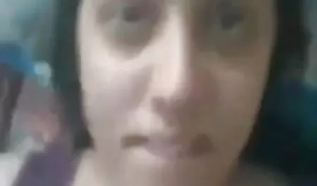 एक जवान सेक्सी मूवी न्यू लड़की की गुलाबी कोमल योनि