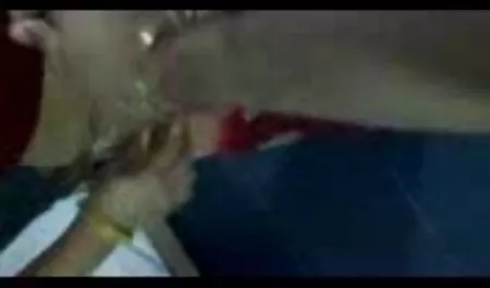 हथकड़ी लगाई और अपने फाल्स के साथ खेल कॉमेडी सेक्सी फिल्म रहा था।