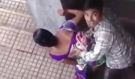 उसके सेक्सी सेक्सी इंग्लिश पिक्चर मजबूत लिंग को अपने स्तन से सहलाया