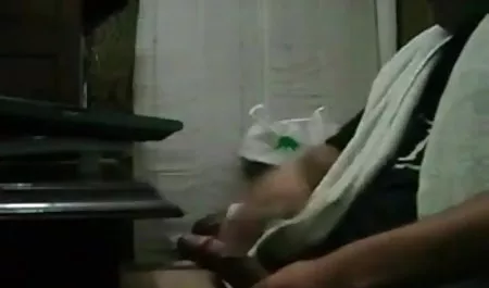पूर्ण-छाती श्यामला एक क्रूर dildo सेक्सी फिल्म सेक्सी मूवी के साथ खेलता है
