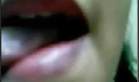एक मोटे हिन्दी सेक्सी मूवी लंड पर धक्का देने के लिए केेंद्र खालेसी का हस्तमैथुन बाधित