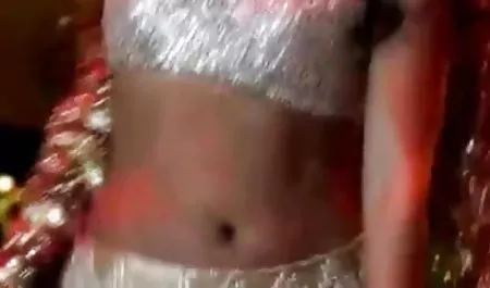 नौकरानी ब्रुकलिन ली ने अपने बॉस अंग्रेजों का सेक्सी फिल्म की सेवा की