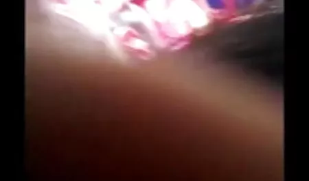 दीवार के एक करिश्मा कपूर सेक्सी फिल्म सदस्य के लिए blowjob