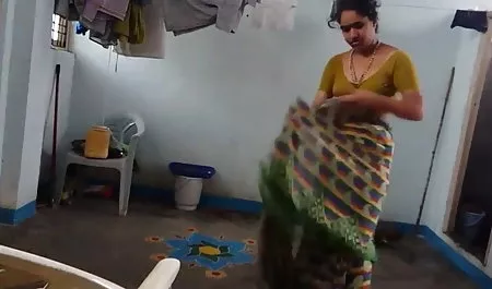पीछे की सीट में ब्लोजॉब बफ फिल्म सेक्सी