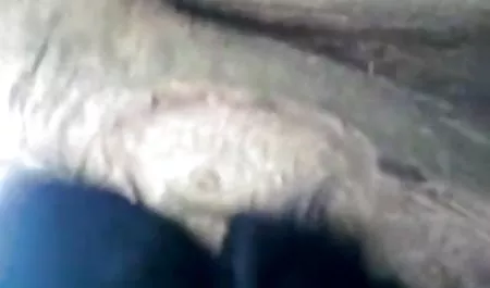 मैंने अपने आप सेक्सी ब्लू हिंदी को एक बट प्लग डाला और अपनी चूत को साफ़ किया