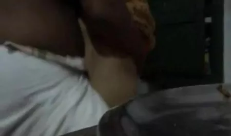 Ariella Ferrera फुल सेक्सी मूवी गहरी सक्शन का अभ्यास करती है